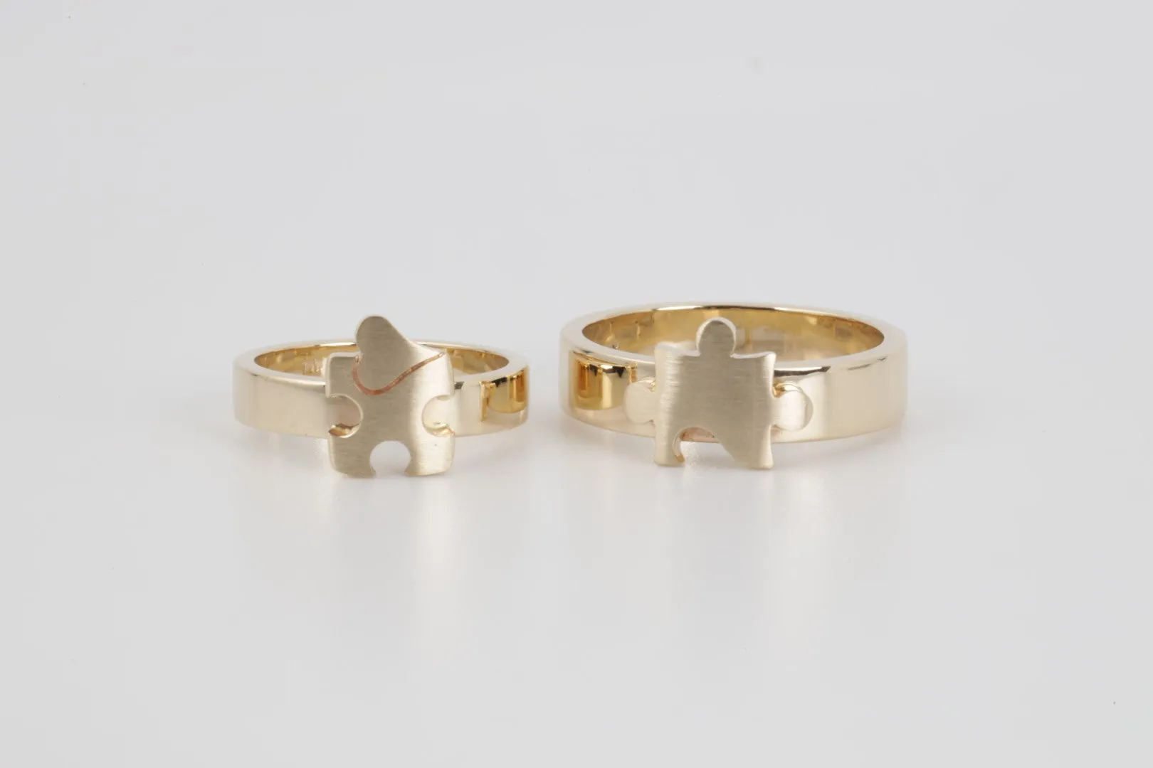 14k Yellow Gold His & Hers Wedding Ring Set Sizes 6.5 & 10.5 (15.10g.)