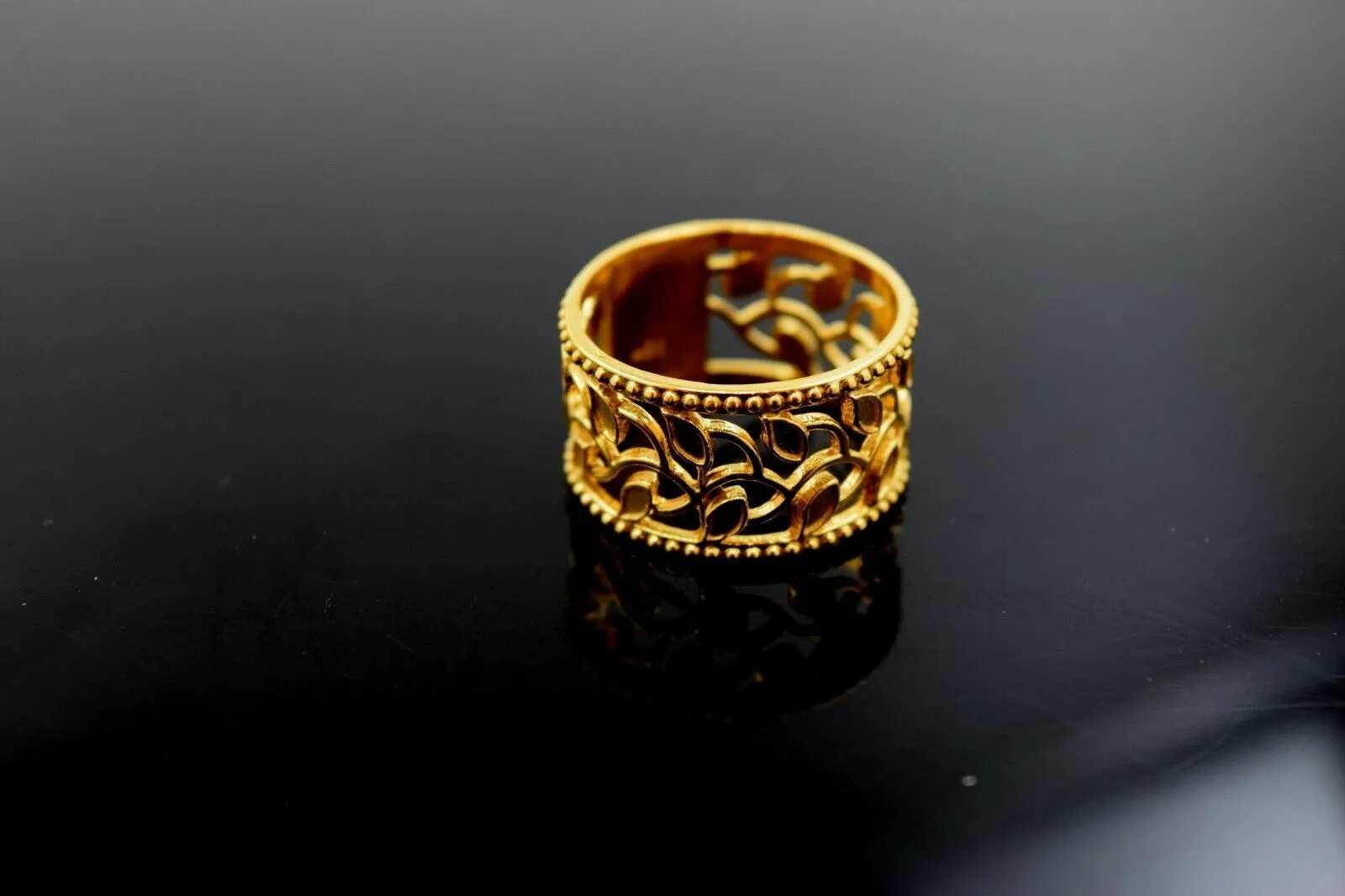 22k Ring Solid Gold ELEGANT Charm Ladies Modern Ring SIZE 8 RESIZABLE r1720