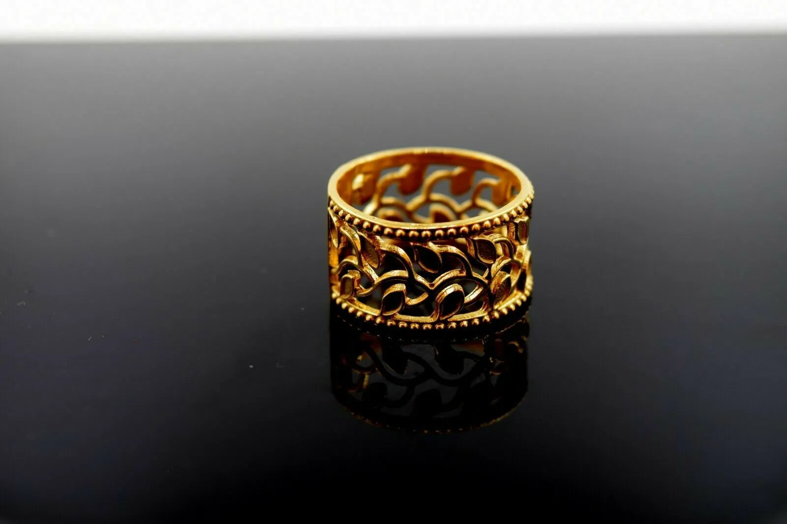 22k Ring Solid Gold ELEGANT Charm Ladies Modern Ring SIZE 8 RESIZABLE r1720