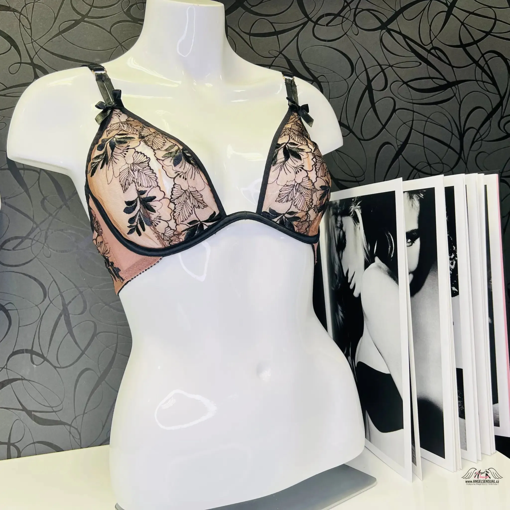 Black/Nude Petra Bra