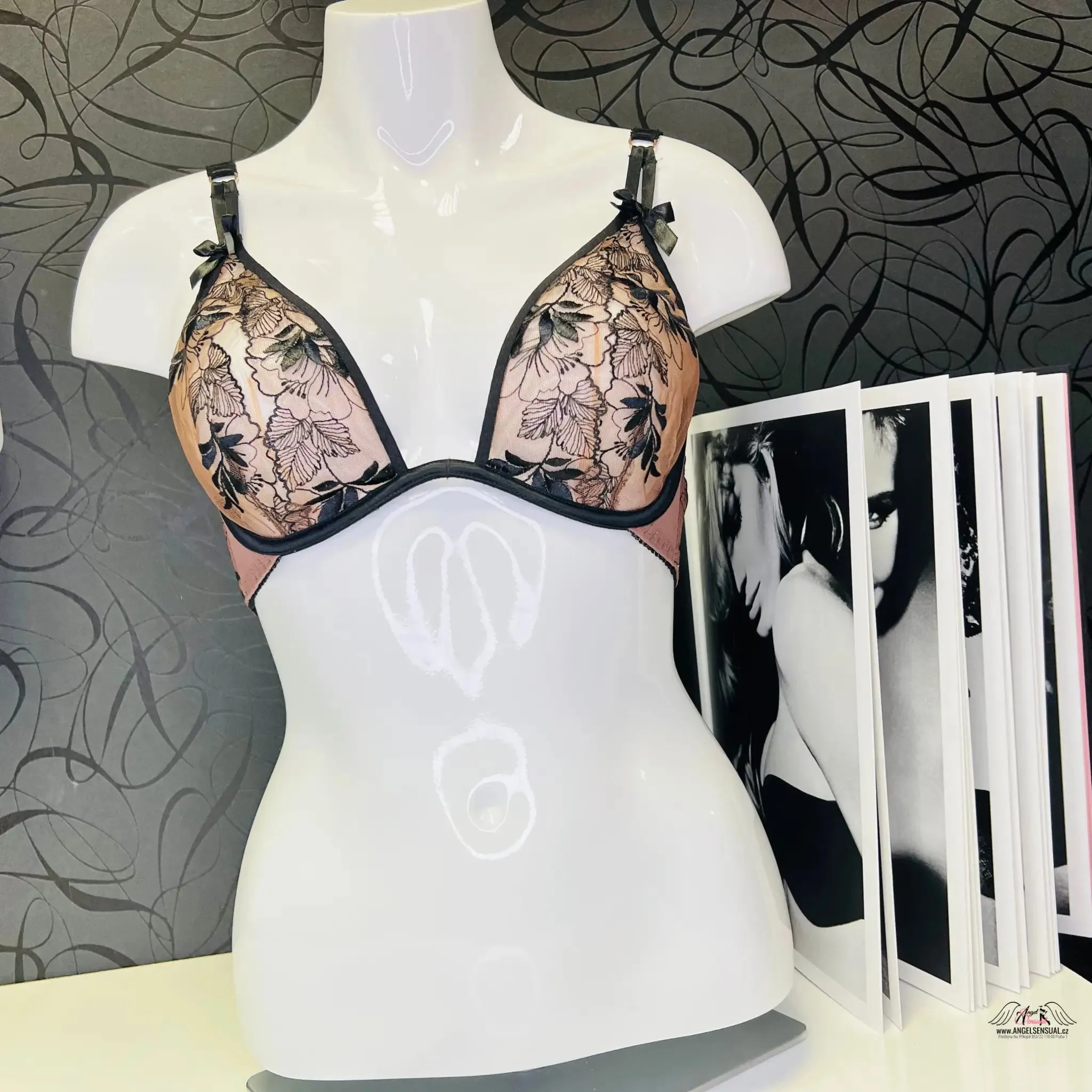 Black/Nude Petra Bra