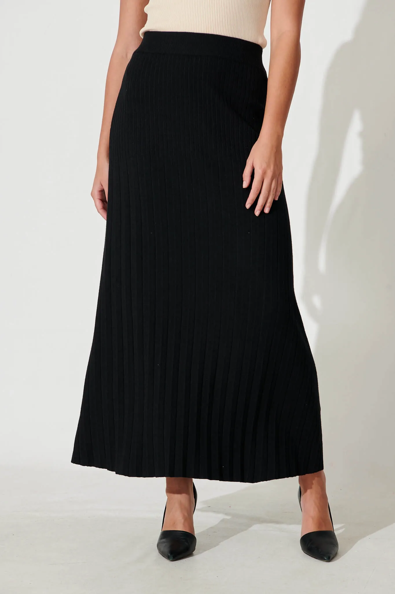 Omega Maxi Knit Skirt In Black