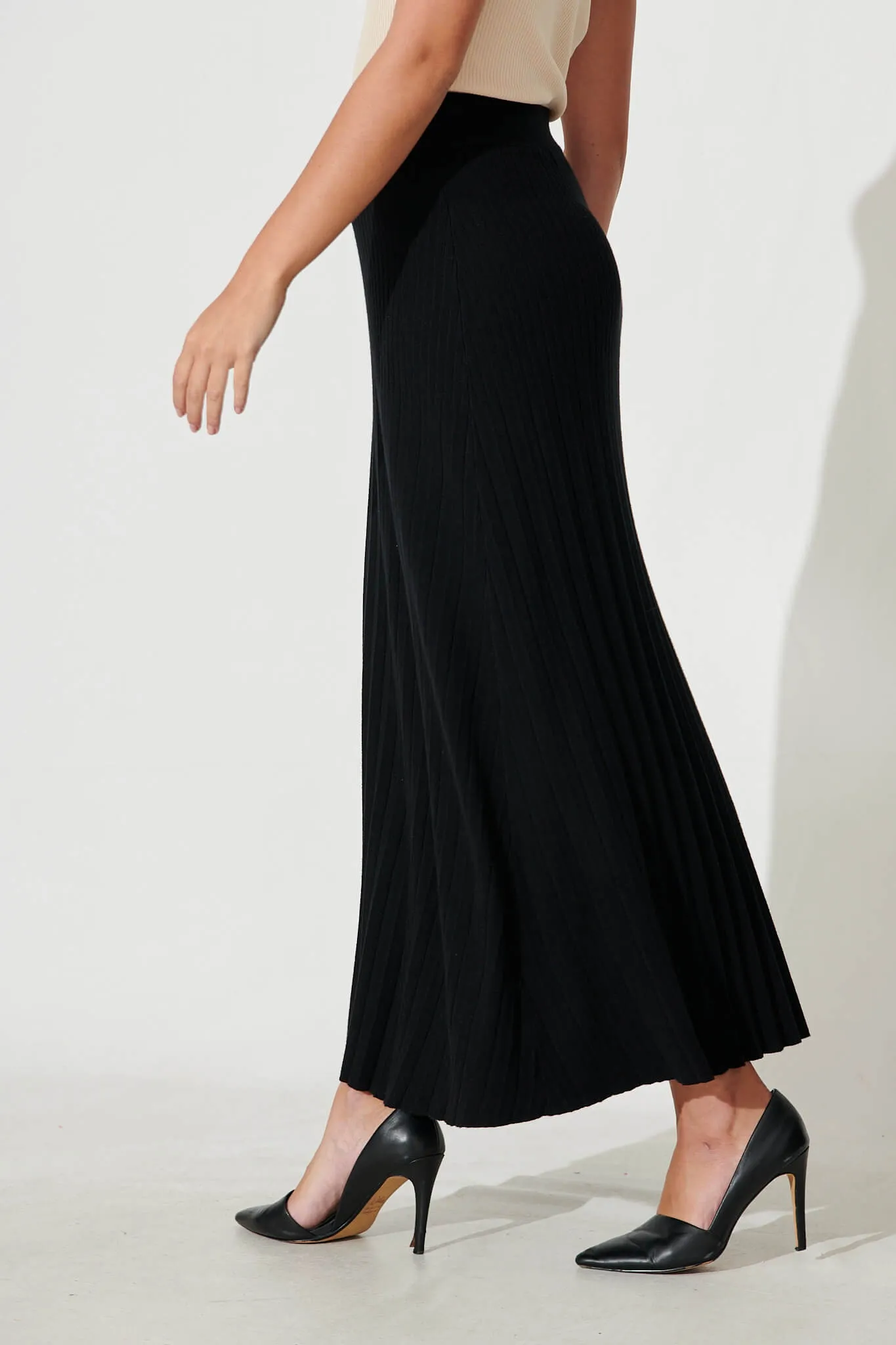 Omega Maxi Knit Skirt In Black