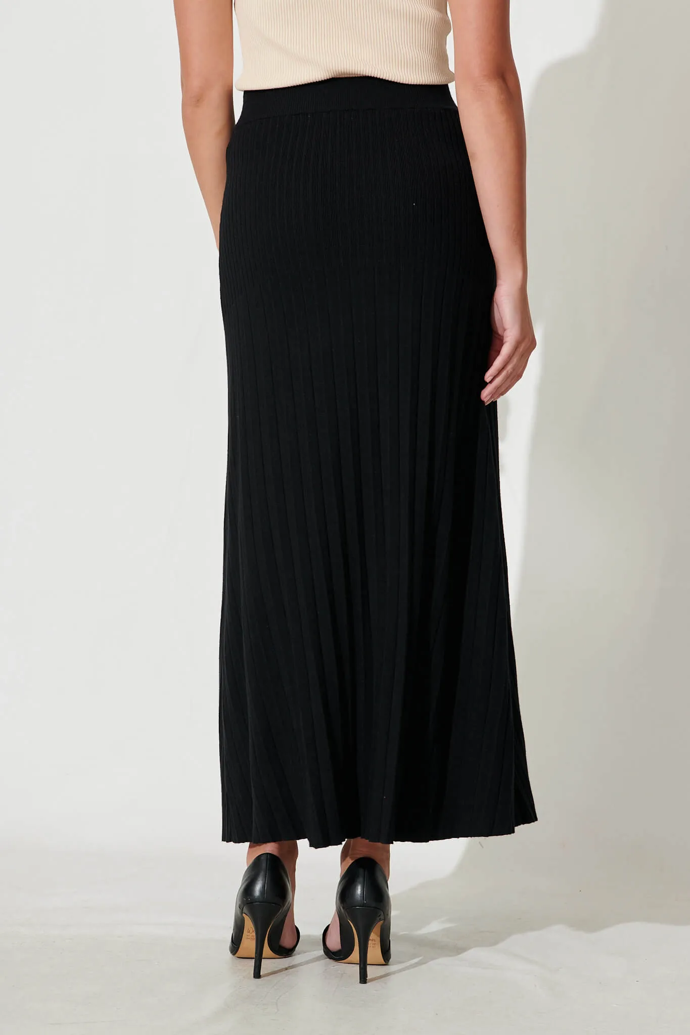 Omega Maxi Knit Skirt In Black