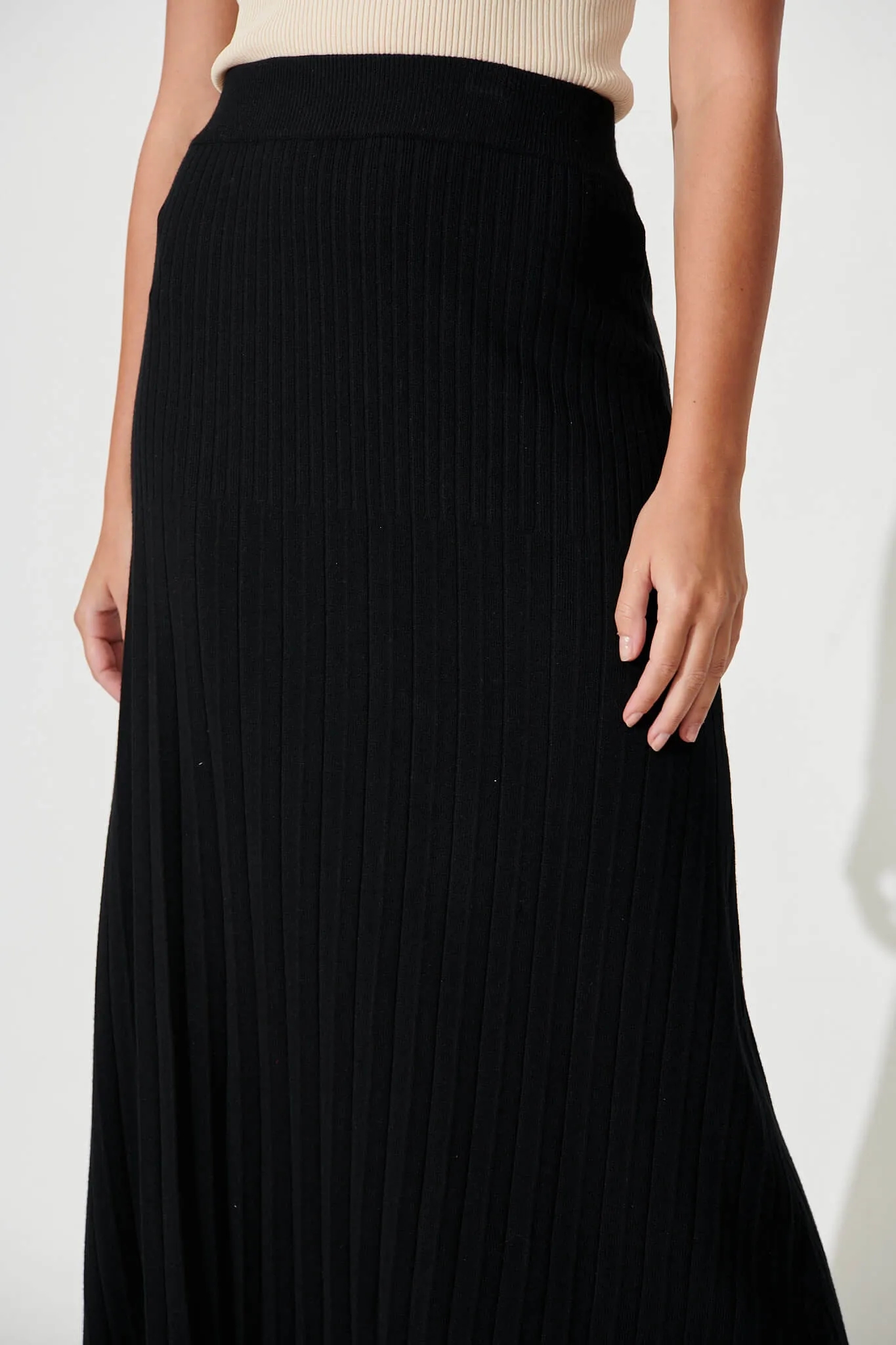 Omega Maxi Knit Skirt In Black