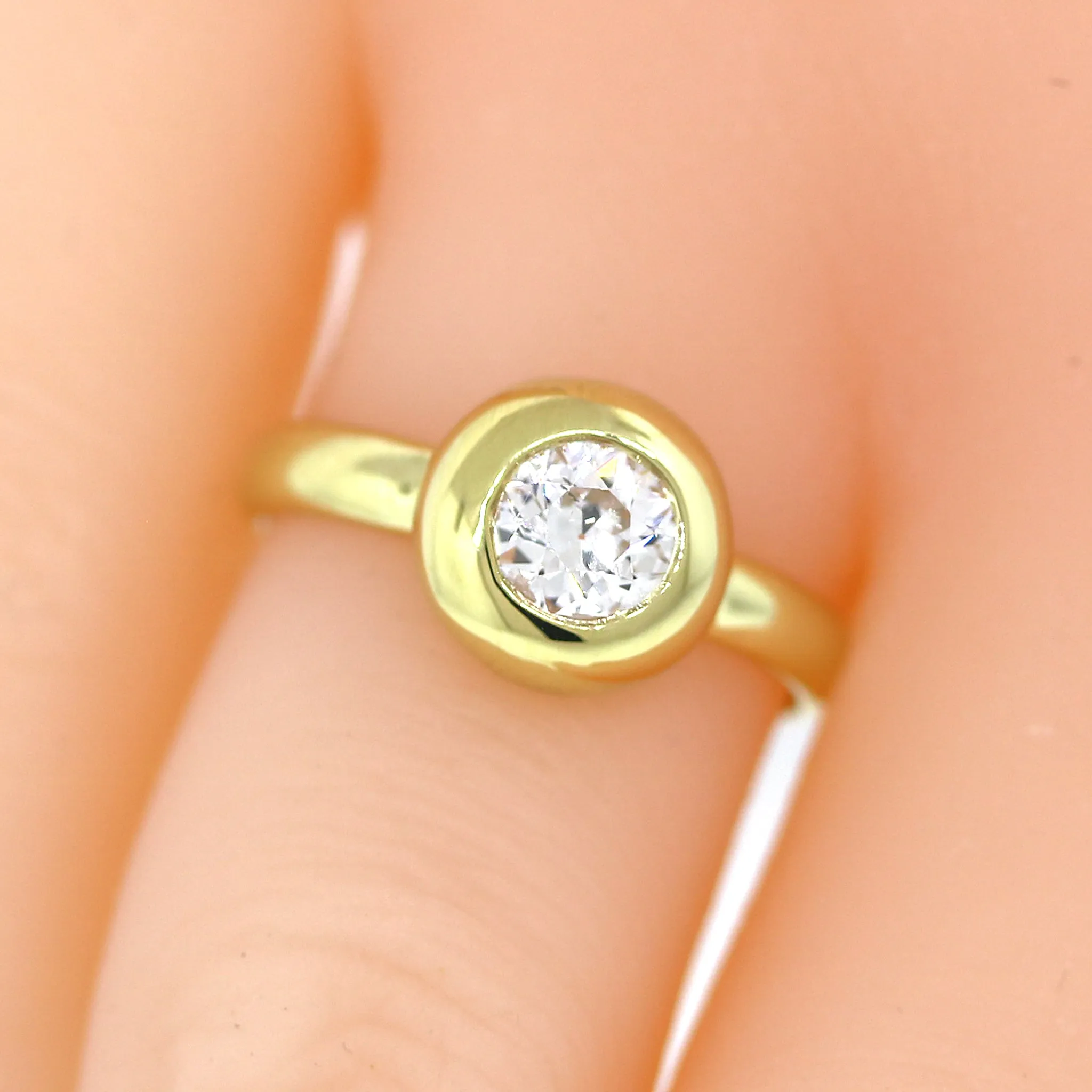 Sabel Round Brilliant Cut Diamond Bezel Set Ring