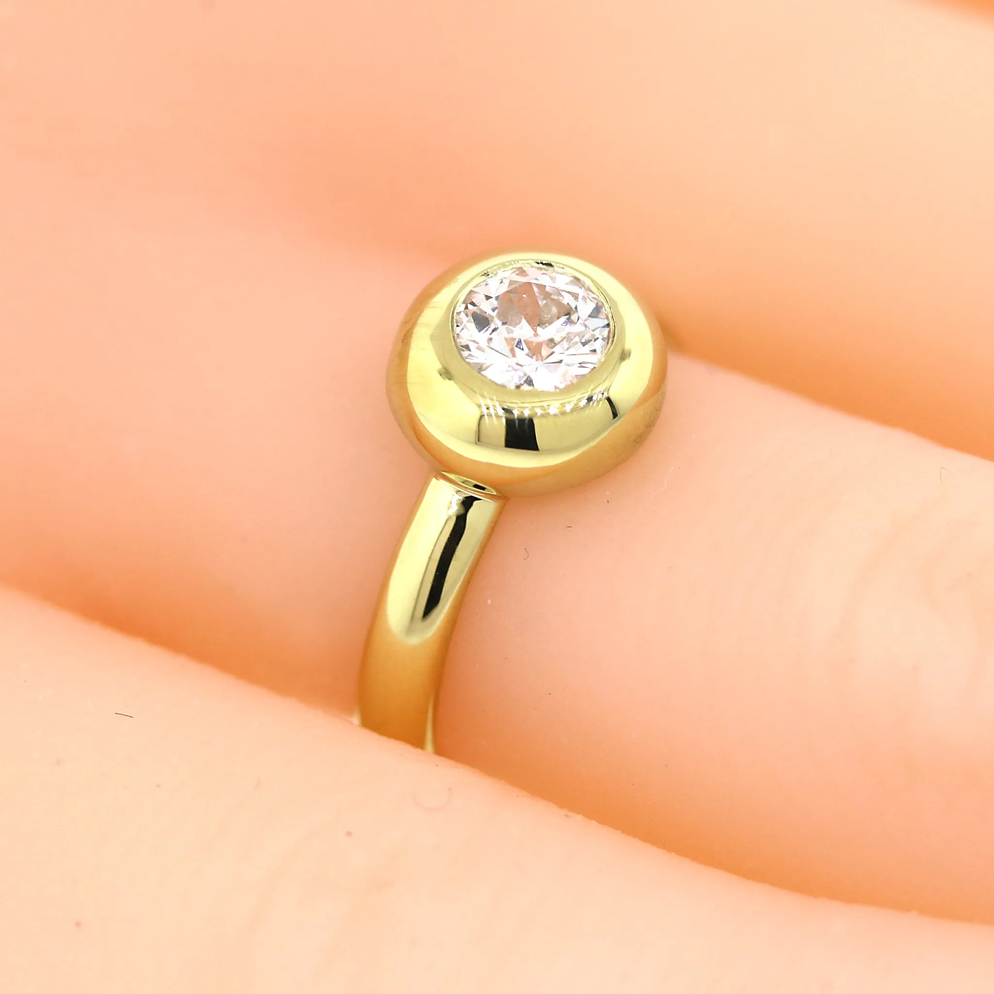 Sabel Round Brilliant Cut Diamond Bezel Set Ring