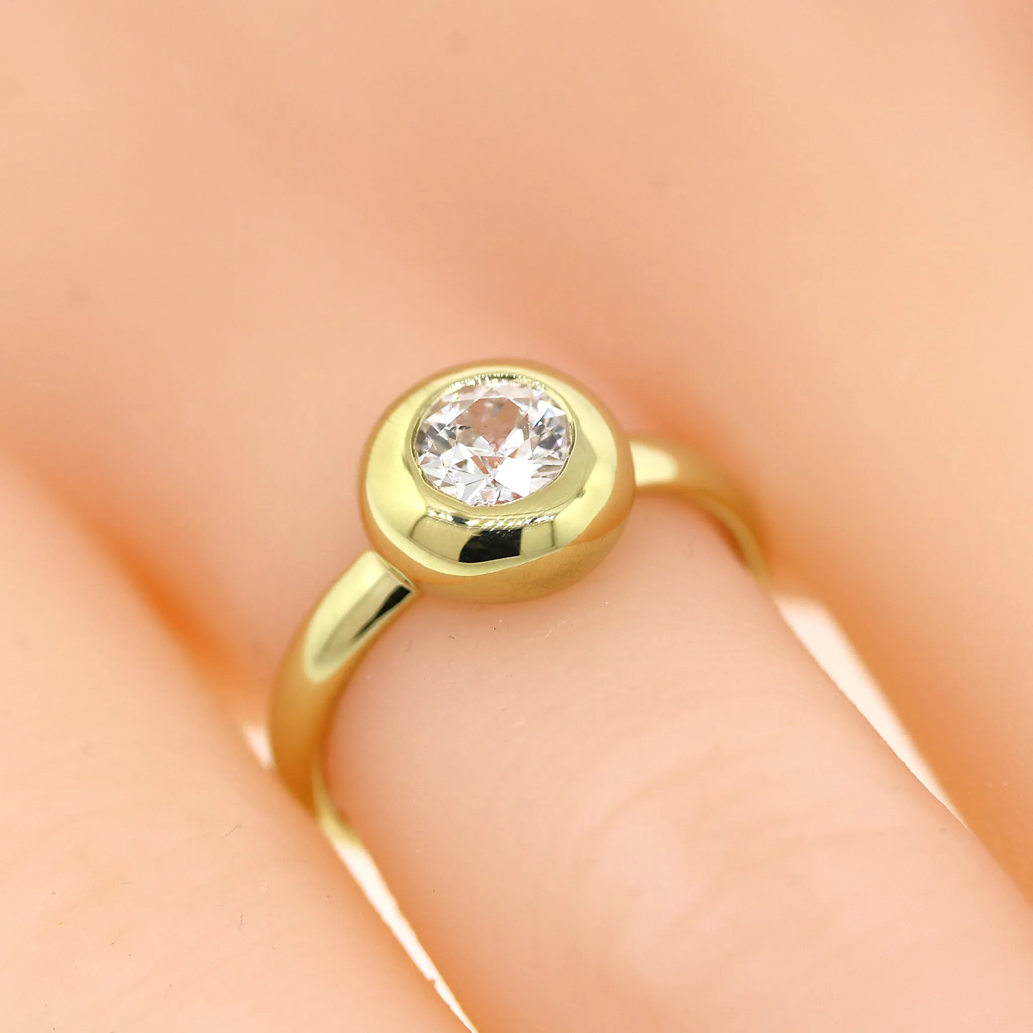 Sabel Round Brilliant Cut Diamond Bezel Set Ring