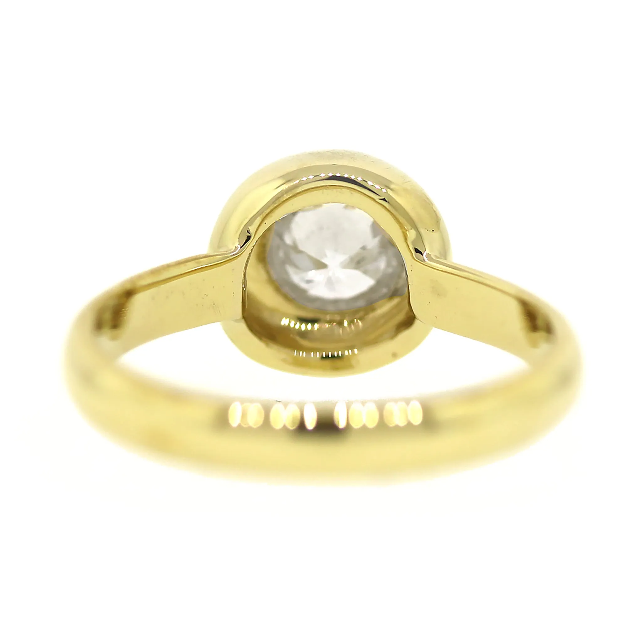 Sabel Round Brilliant Cut Diamond Bezel Set Ring