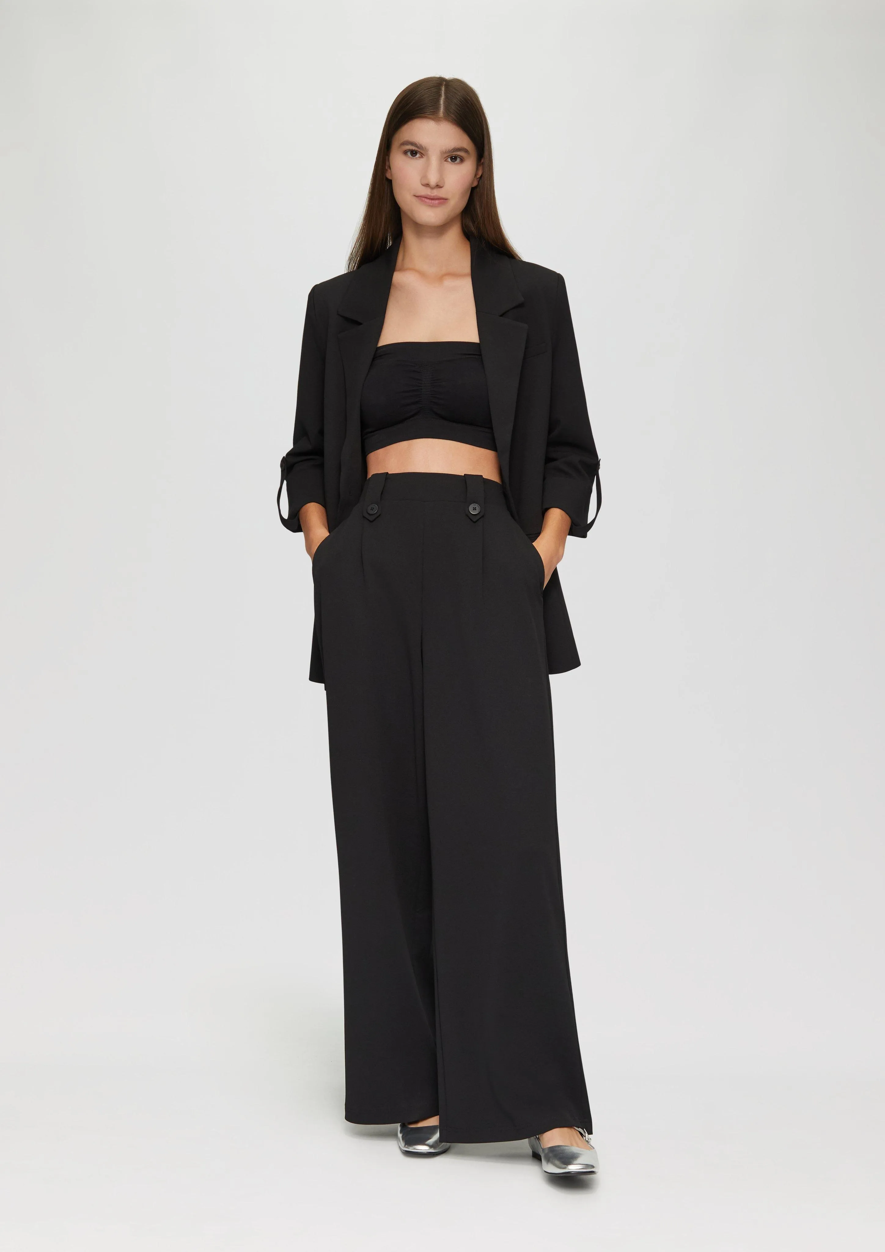 Wide-leg trousers with a crêpe texture