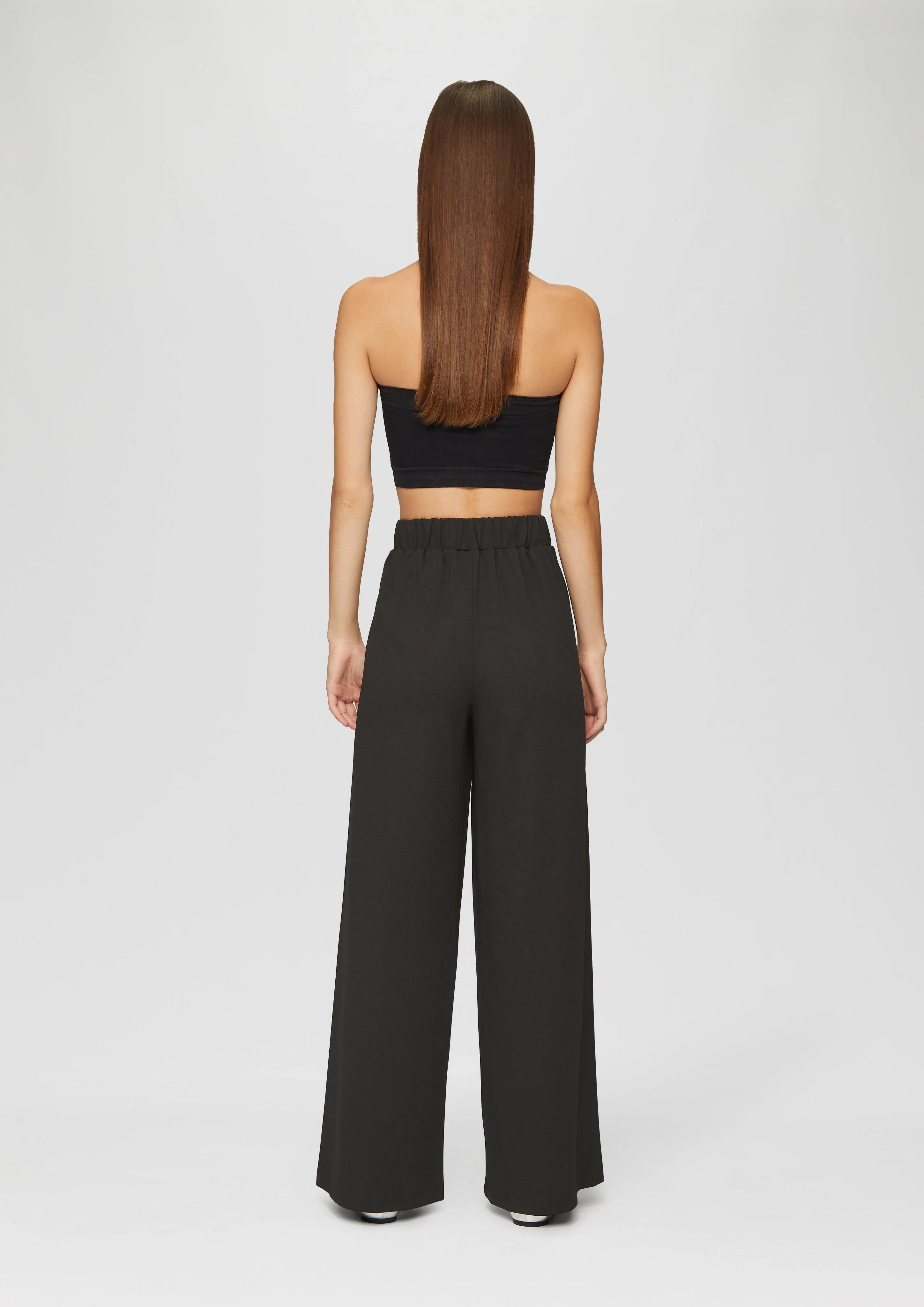 Wide-leg trousers with a crêpe texture