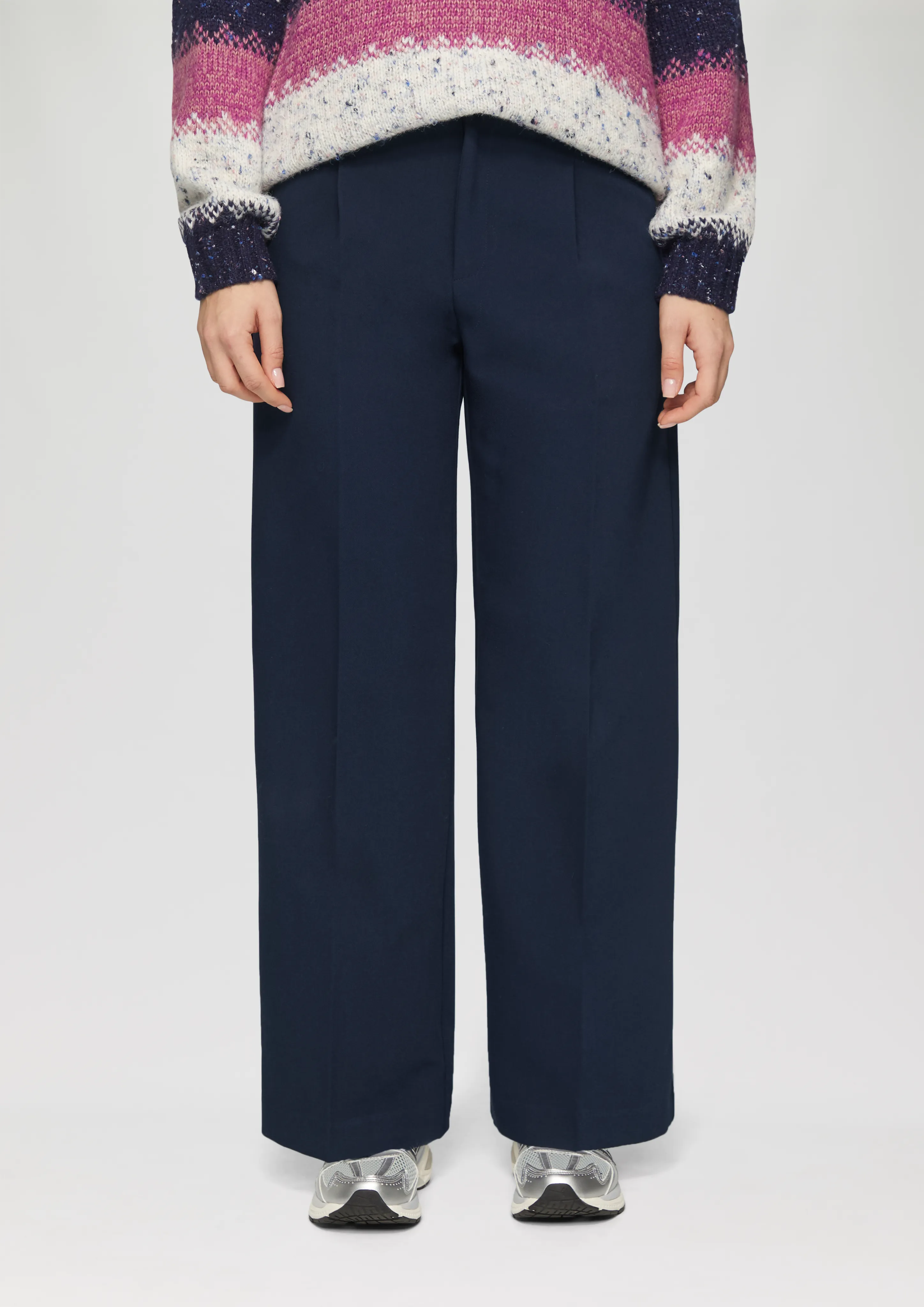 Wide-leg trousers with slanted pockets